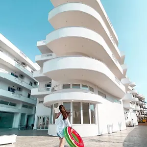  Apartment Captain's